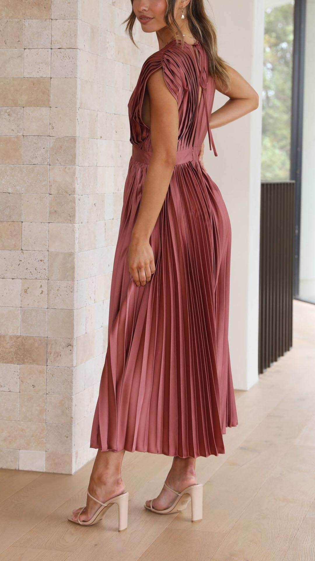 Maria - Elegantes Faltenkleid